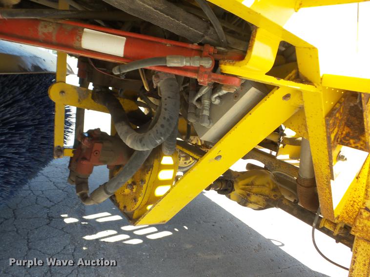 image for item EI9937 2007 Superior DT80CT broom