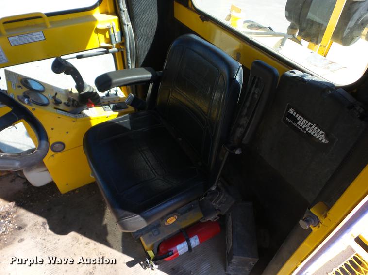 image for item EI9937 2007 Superior DT80CT broom