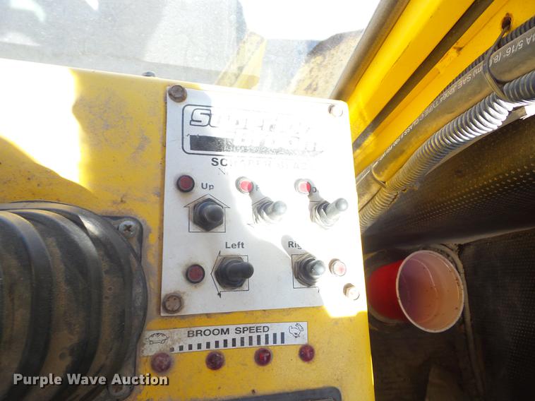 image for item EI9937 2007 Superior DT80CT broom