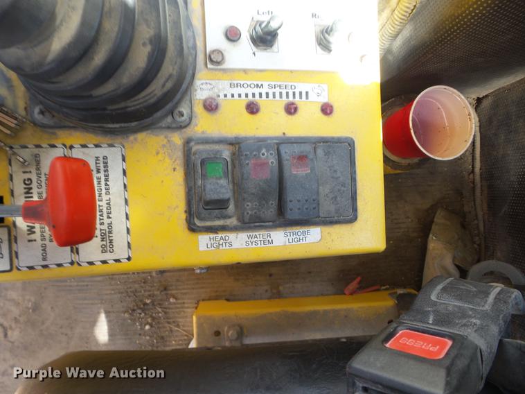 image for item EI9937 2007 Superior DT80CT broom