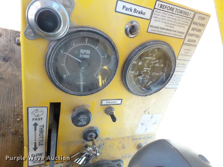 image for item EI9937 2007 Superior DT80CT broom