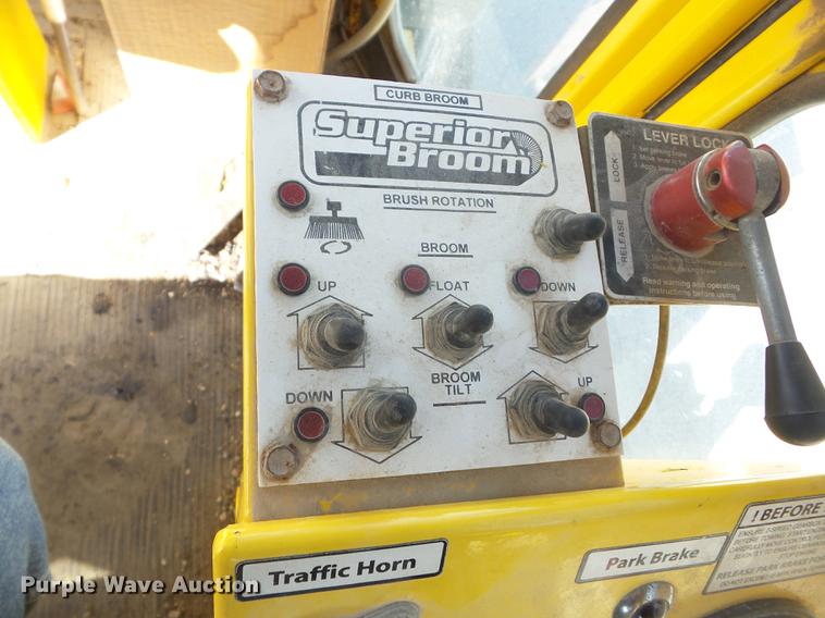 image for item EI9937 2007 Superior DT80CT broom