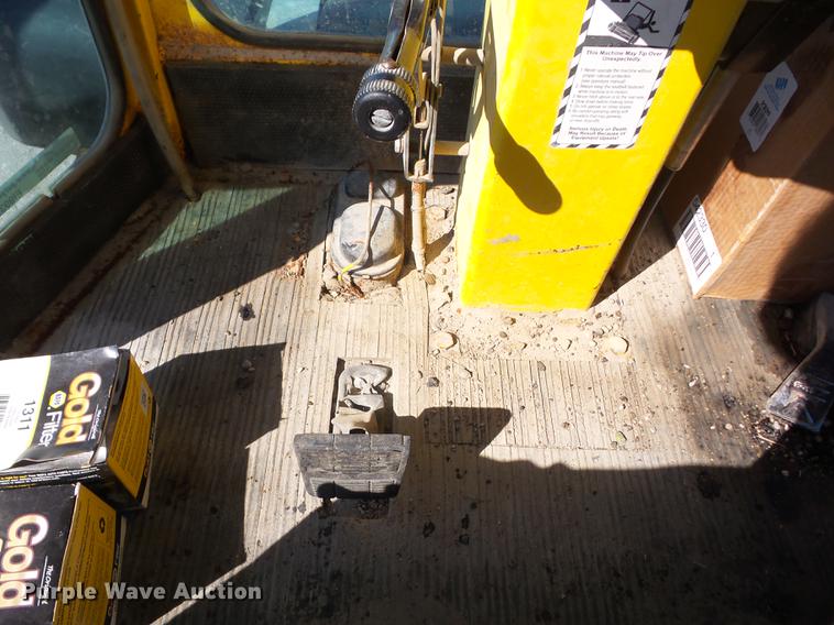 image for item EI9937 2007 Superior DT80CT broom