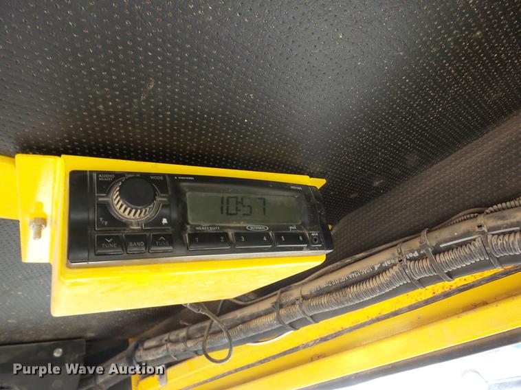 image for item EI9937 2007 Superior DT80CT broom