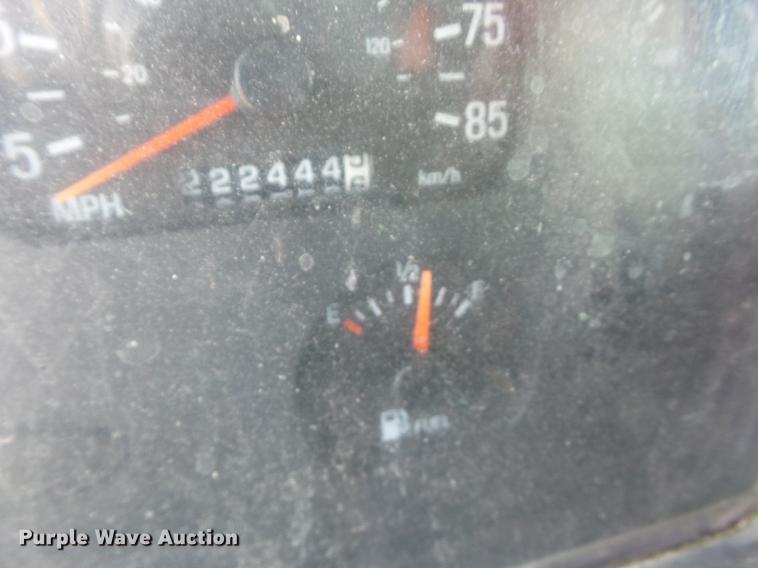 image for item EI9939 2001 Sterling LT7501 dump truck