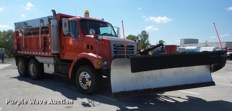 image for item EI9940 2003 Sterling LT7501 dump truck