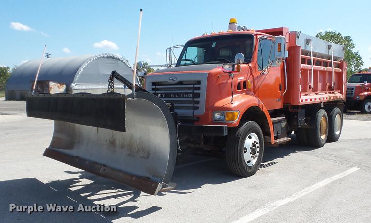 image for item EI9941 2003 Sterling LT7501 dump truck