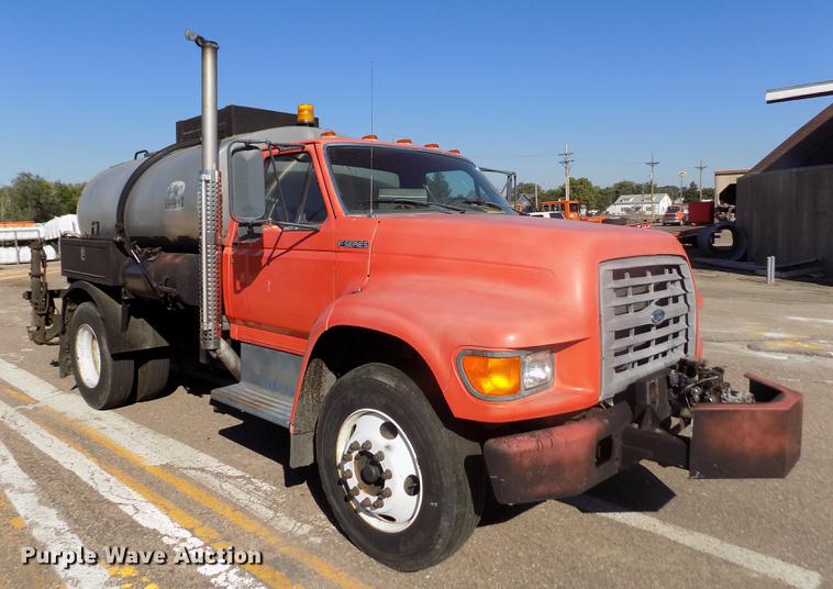 image for item ER9112 1998 Ford F700 oil distribution truck