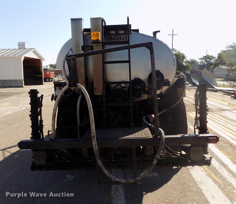 image for item ER9112 1998 Ford F700 oil distribution truck