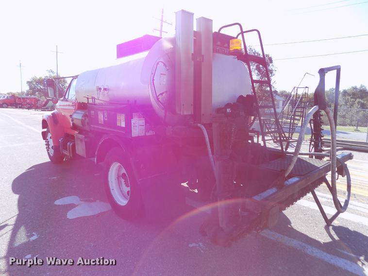 image for item ER9112 1998 Ford F700 oil distribution truck