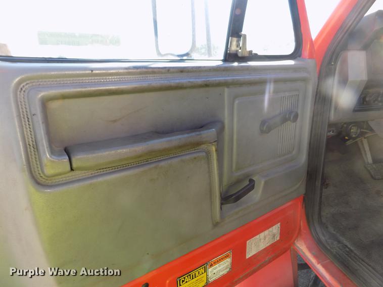 image for item ER9112 1998 Ford F700 oil distribution truck