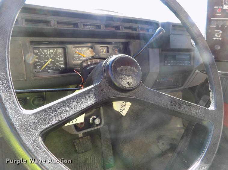 image for item ER9112 1998 Ford F700 oil distribution truck