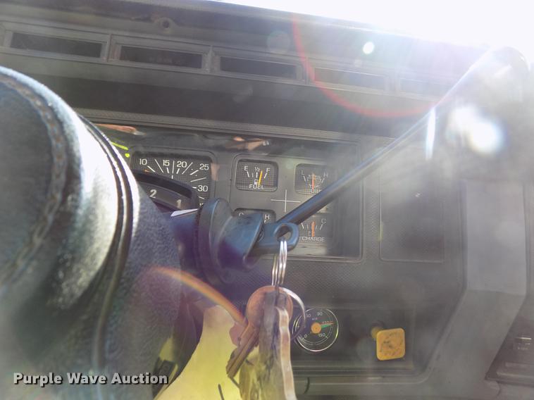 image for item ER9112 1998 Ford F700 oil distribution truck