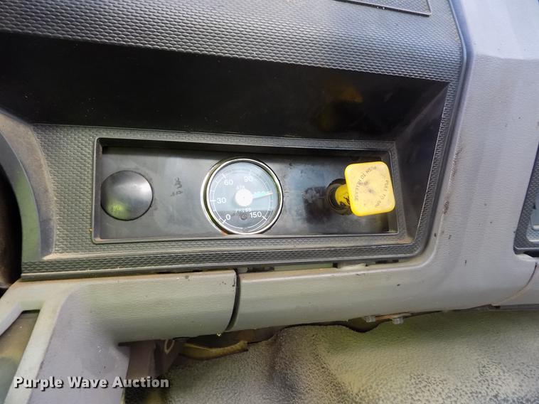 image for item ER9112 1998 Ford F700 oil distribution truck