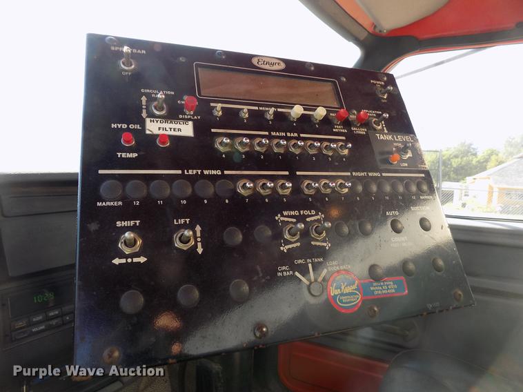 image for item ER9112 1998 Ford F700 oil distribution truck