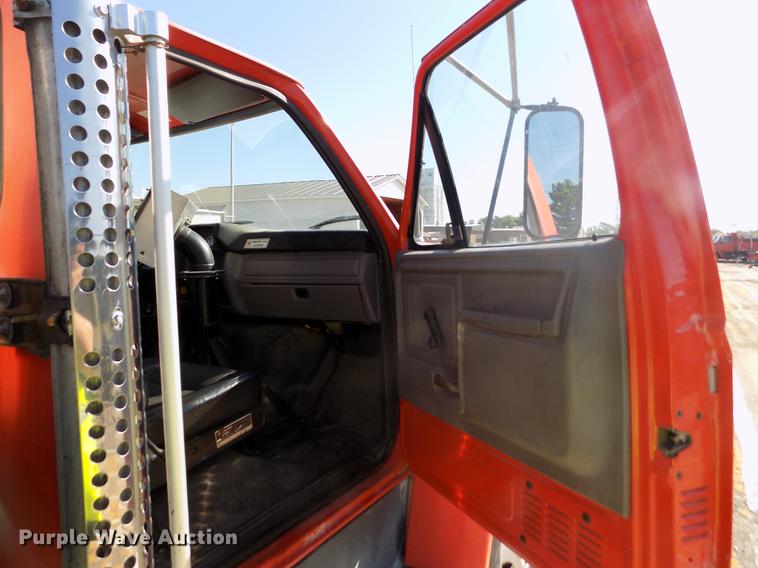 image for item ER9112 1998 Ford F700 oil distribution truck