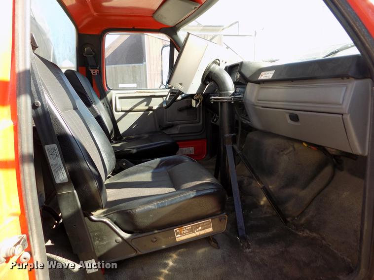 image for item ER9112 1998 Ford F700 oil distribution truck