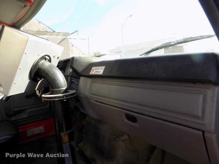 image for item ER9112 1998 Ford F700 oil distribution truck