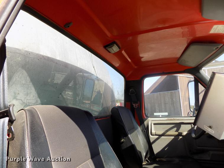 image for item ER9112 1998 Ford F700 oil distribution truck