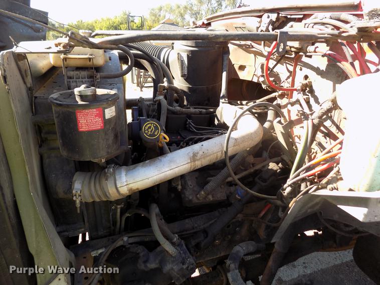 image for item ER9112 1998 Ford F700 oil distribution truck