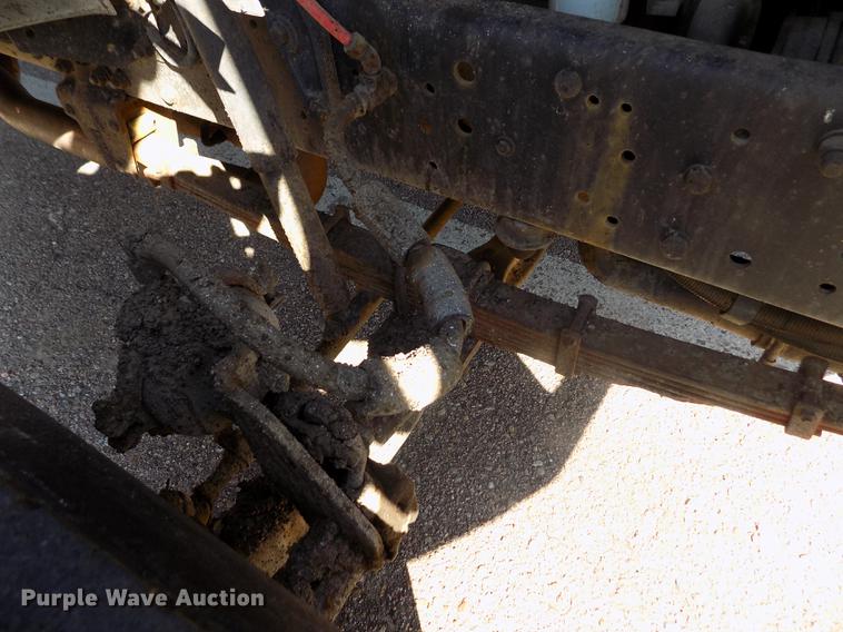 image for item ER9112 1998 Ford F700 oil distribution truck