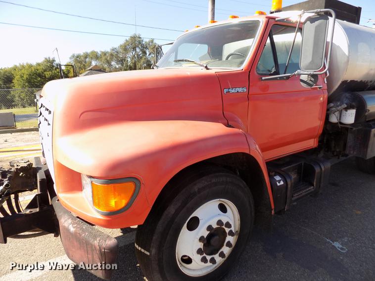 image for item ER9112 1998 Ford F700 oil distribution truck