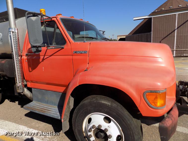 image for item ER9112 1998 Ford F700 oil distribution truck