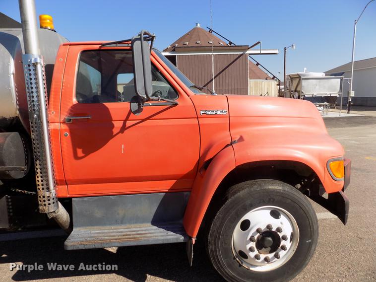 image for item ER9112 1998 Ford F700 oil distribution truck
