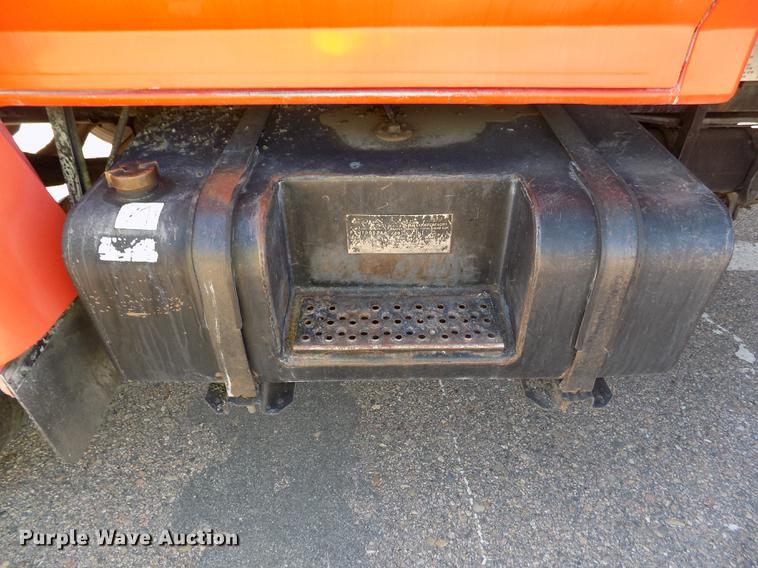 image for item ER9112 1998 Ford F700 oil distribution truck