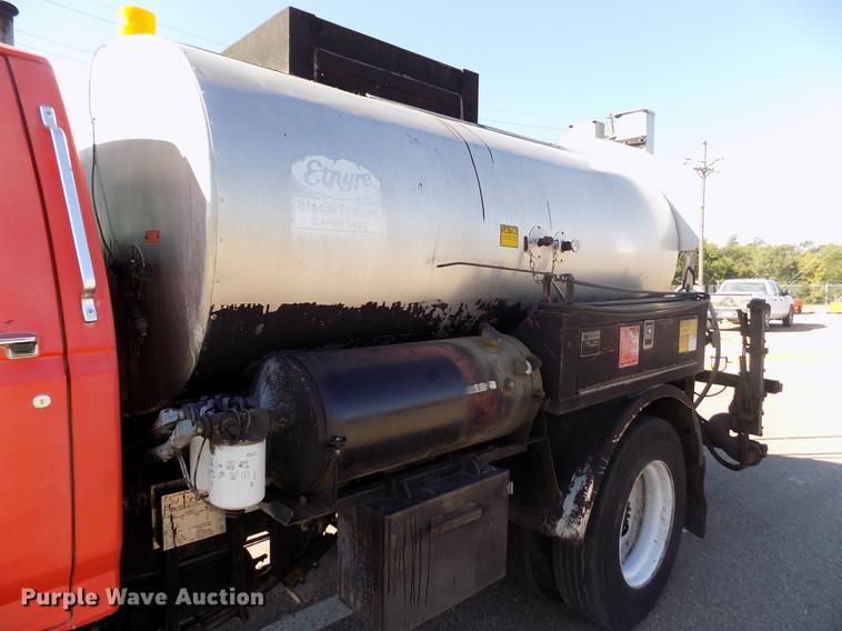 image for item ER9112 1998 Ford F700 oil distribution truck