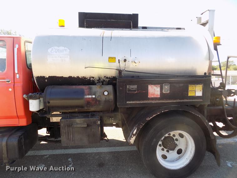 image for item ER9112 1998 Ford F700 oil distribution truck