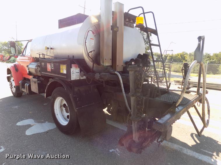 image for item ER9112 1998 Ford F700 oil distribution truck