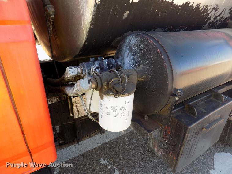 image for item ER9112 1998 Ford F700 oil distribution truck