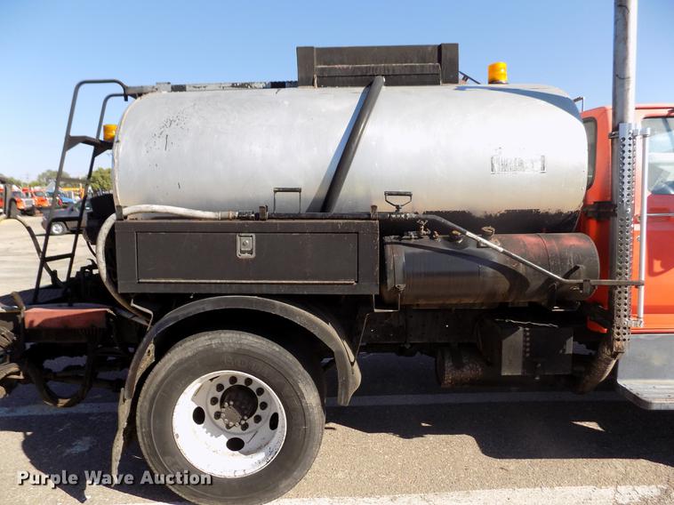 image for item ER9112 1998 Ford F700 oil distribution truck