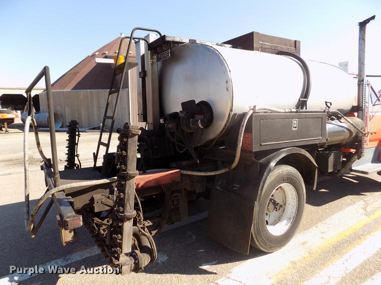 image for item ER9112 1998 Ford F700 oil distribution truck