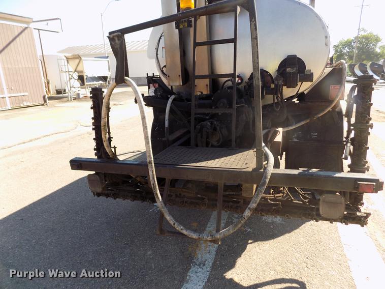 image for item ER9112 1998 Ford F700 oil distribution truck