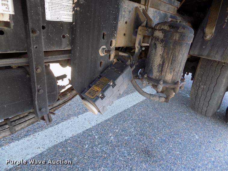 image for item ER9112 1998 Ford F700 oil distribution truck