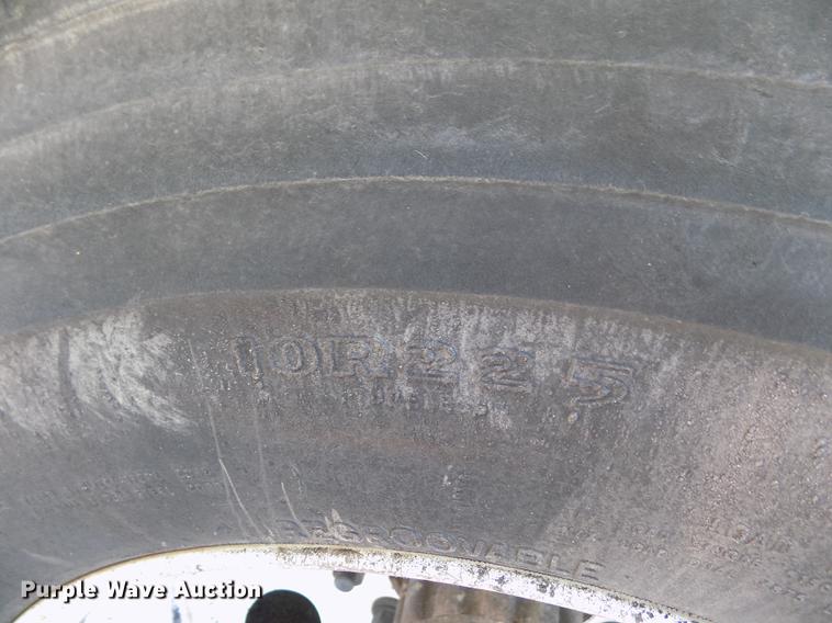 image for item ER9112 1998 Ford F700 oil distribution truck