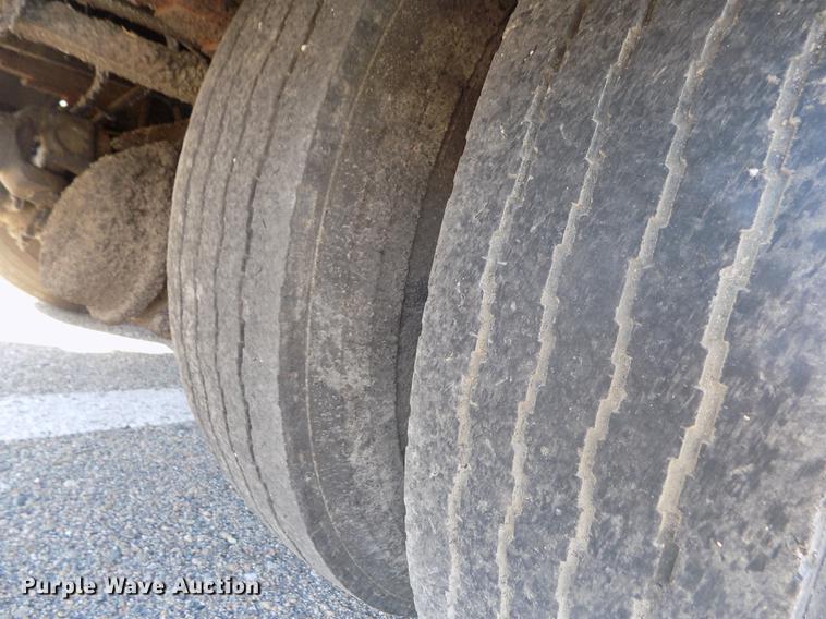 image for item ER9112 1998 Ford F700 oil distribution truck