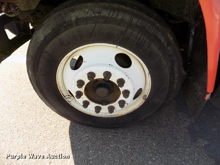 image for item ER9112 1998 Ford F700 oil distribution truck