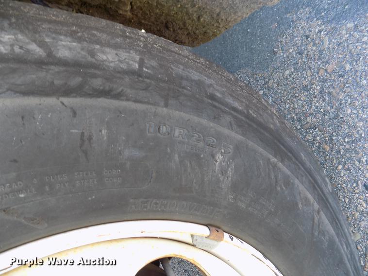 image for item ER9112 1998 Ford F700 oil distribution truck