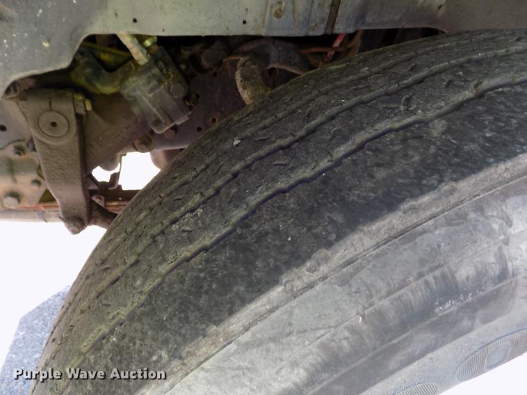 image for item ER9112 1998 Ford F700 oil distribution truck