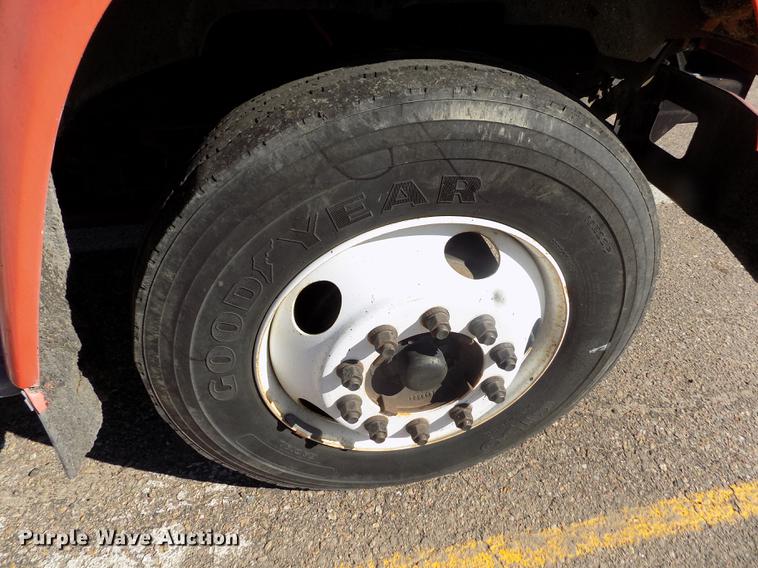 image for item ER9112 1998 Ford F700 oil distribution truck