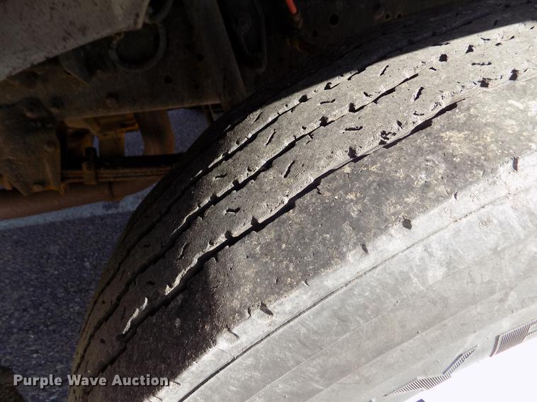 image for item ER9112 1998 Ford F700 oil distribution truck