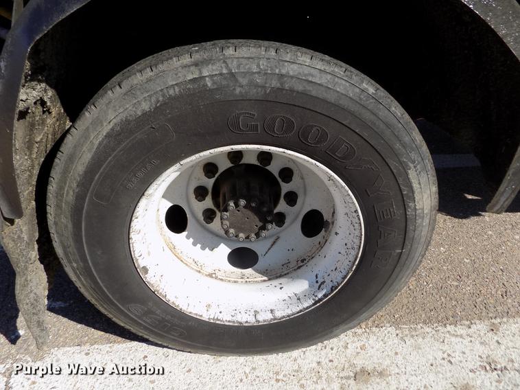 image for item ER9112 1998 Ford F700 oil distribution truck