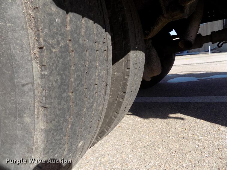 image for item ER9112 1998 Ford F700 oil distribution truck