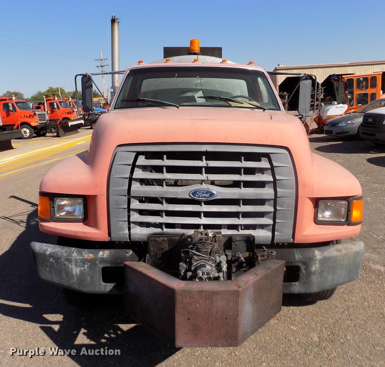 image for item ER9113 1998 Ford F800 oil distribution truck