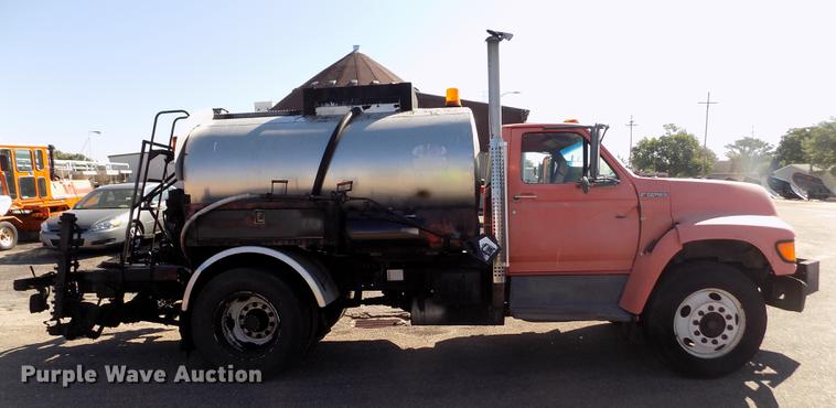 image for item ER9113 1998 Ford F800 oil distribution truck