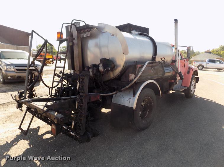 image for item ER9113 1998 Ford F800 oil distribution truck