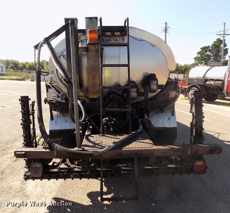 image for item ER9113 1998 Ford F800 oil distribution truck